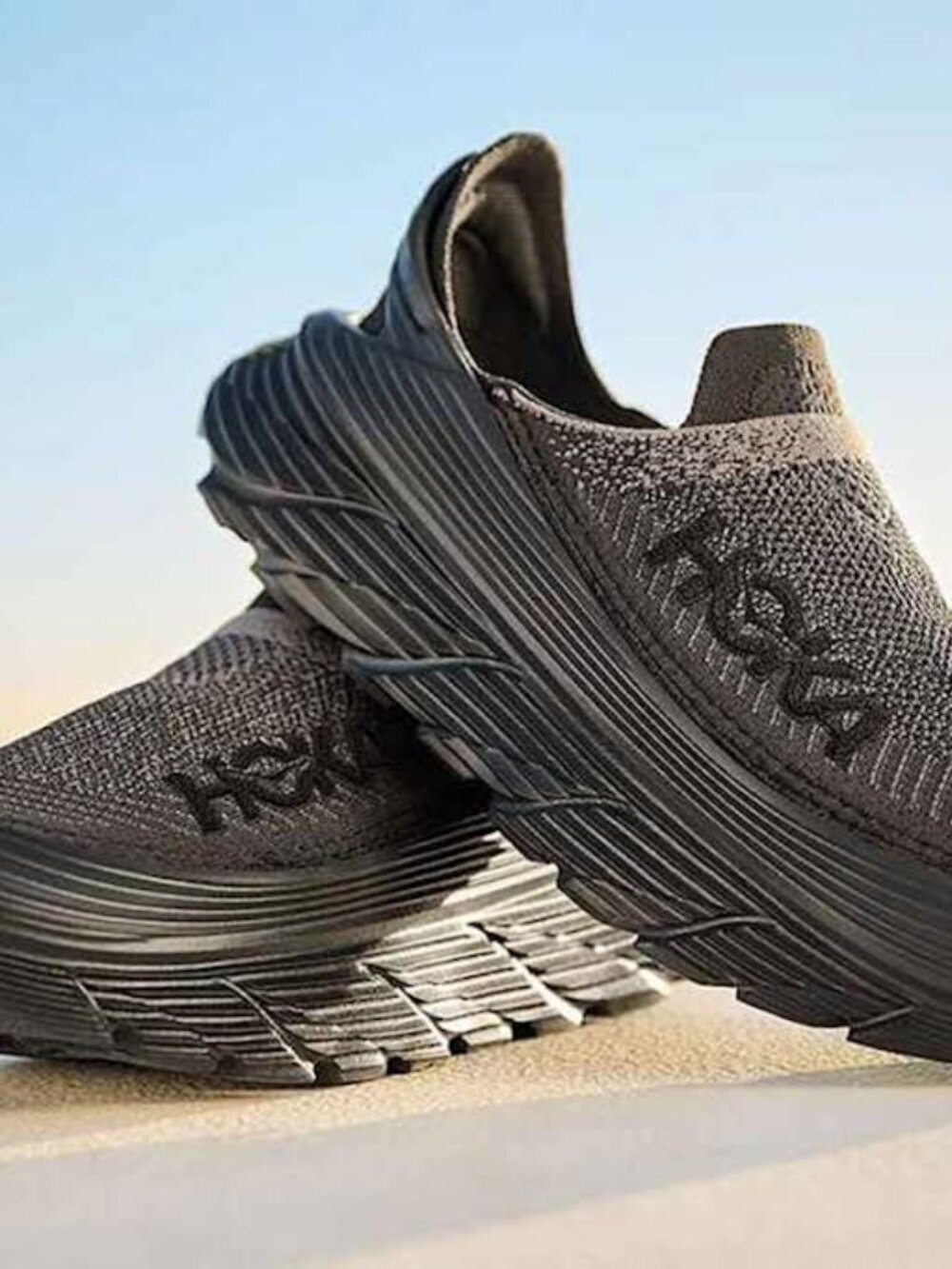 NEW WITHOUT BOX! The Restore TC sneakers from Hoka One One are designed with dai